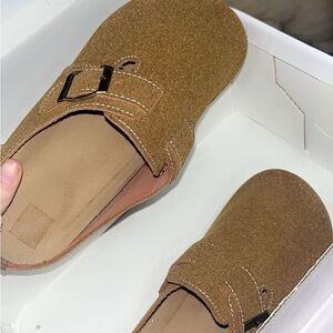 Amazon Essentials Brown Suede Sandals